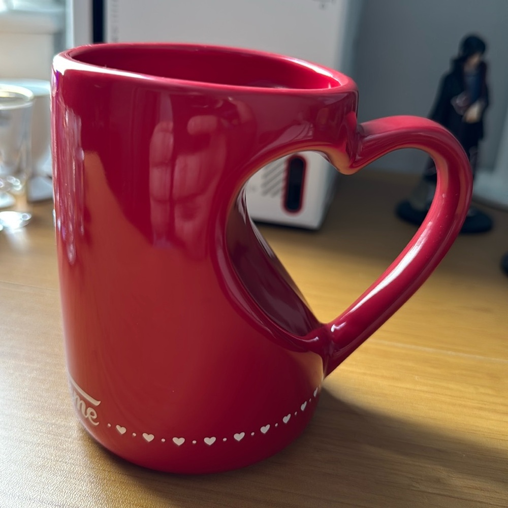NEW - Krispy Kreme Discontinued RARE Red Heart Handle Coffee Mug 10oz